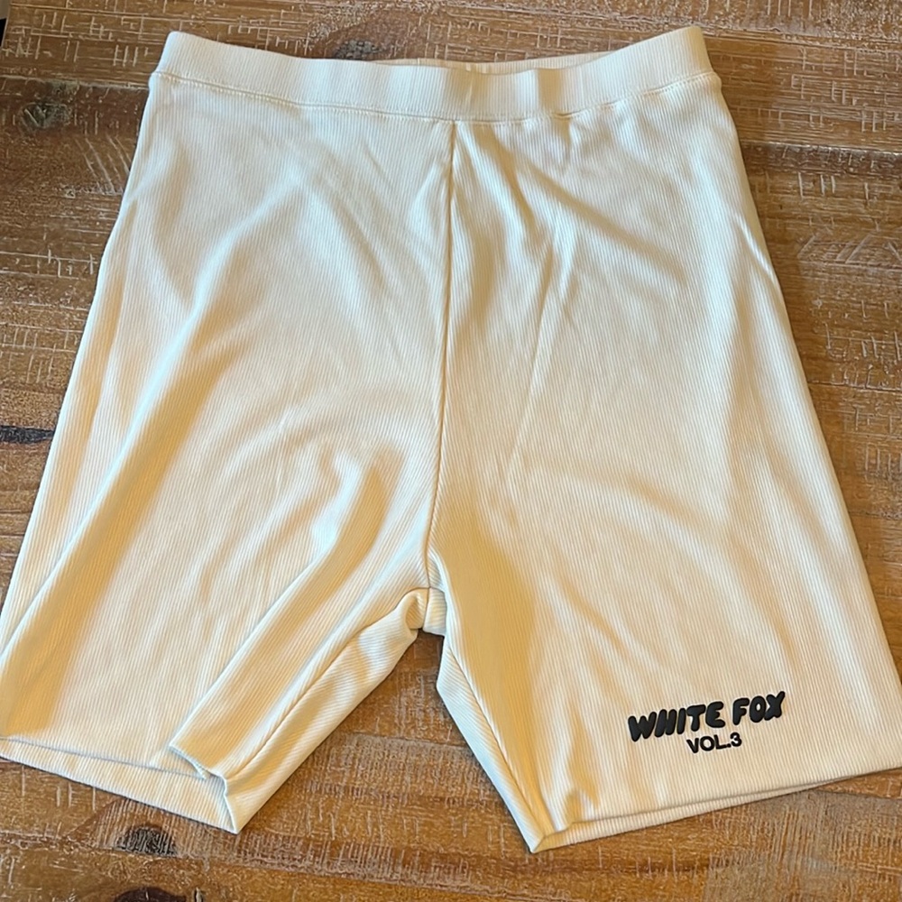 White fox- cream, ribbed biker shorts